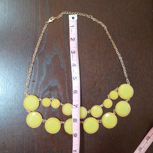 Adjustable yellow necklace - Picture 3 of 4